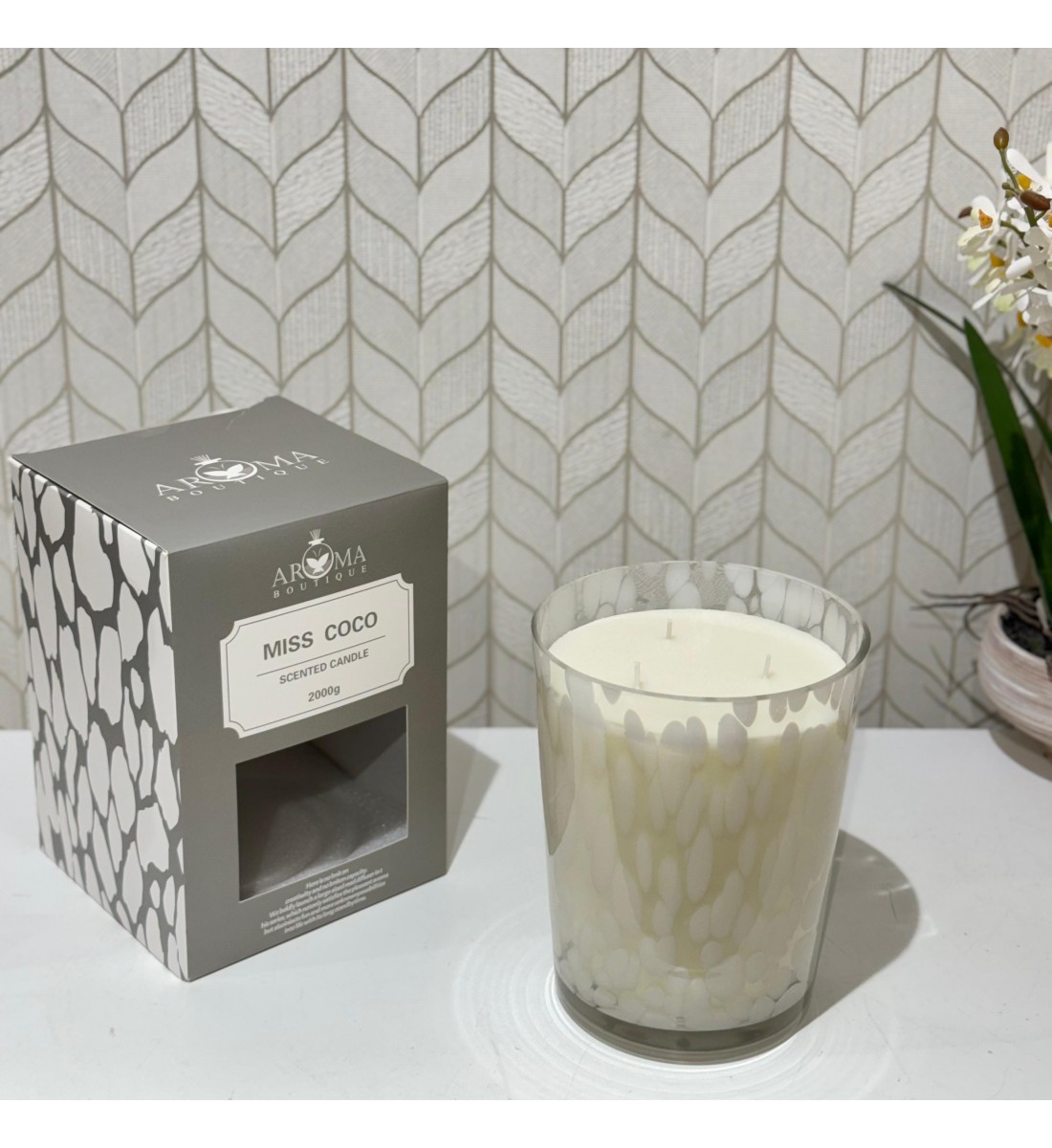 شمعه عطرية زجاج 2000 غرام برائحه ( MISS COCO)  SCENTED CANDLE