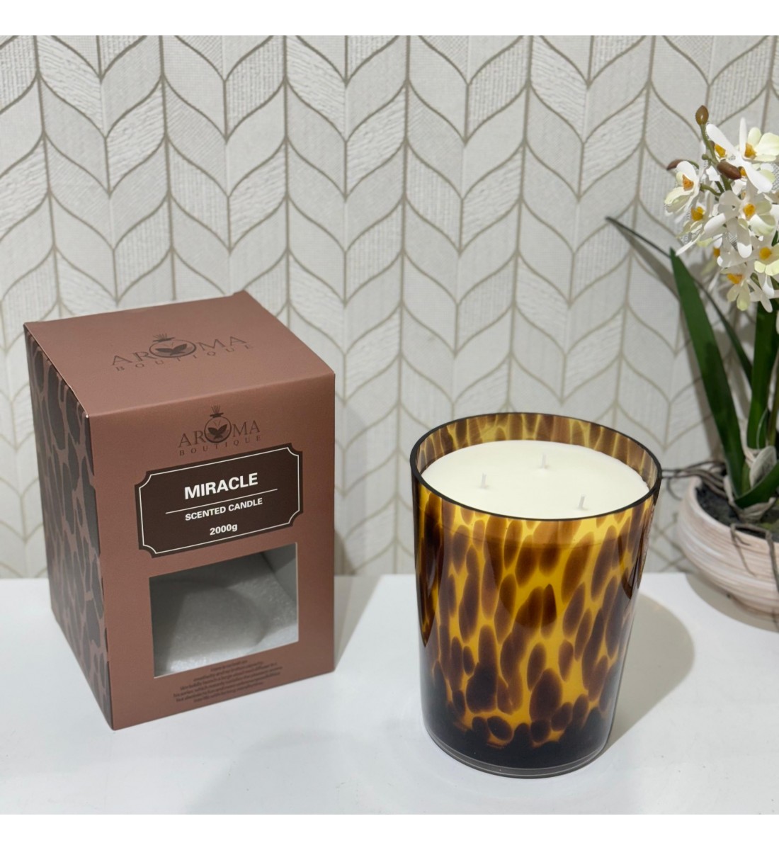 شمعه عطرية زجاج 2000 غرام برائحه ( MIRACLK) SCENTED CANDLE