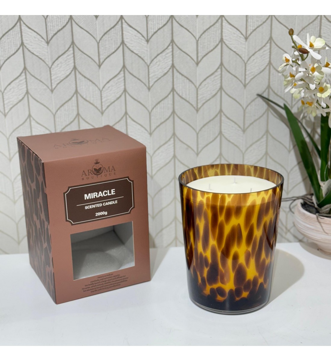 شمعه عطرية زجاج 2000 غرام برائحه ( MIRACLK) SCENTED CANDLE