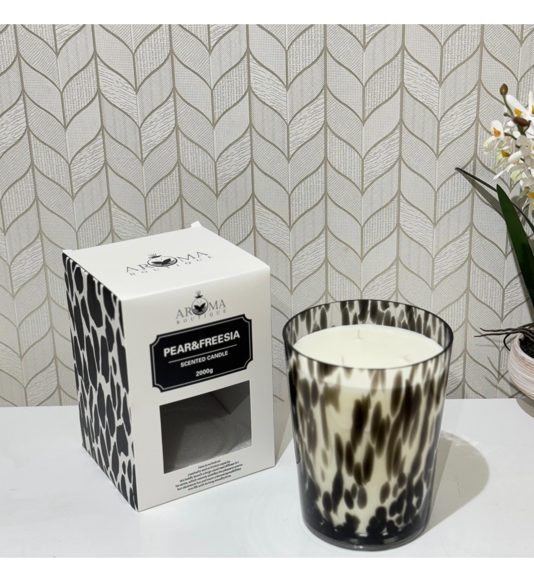 شمعه عطرية زجاج 2000 غرام برائحه (  PEAR&FREESIL) SCENTED CANDLE