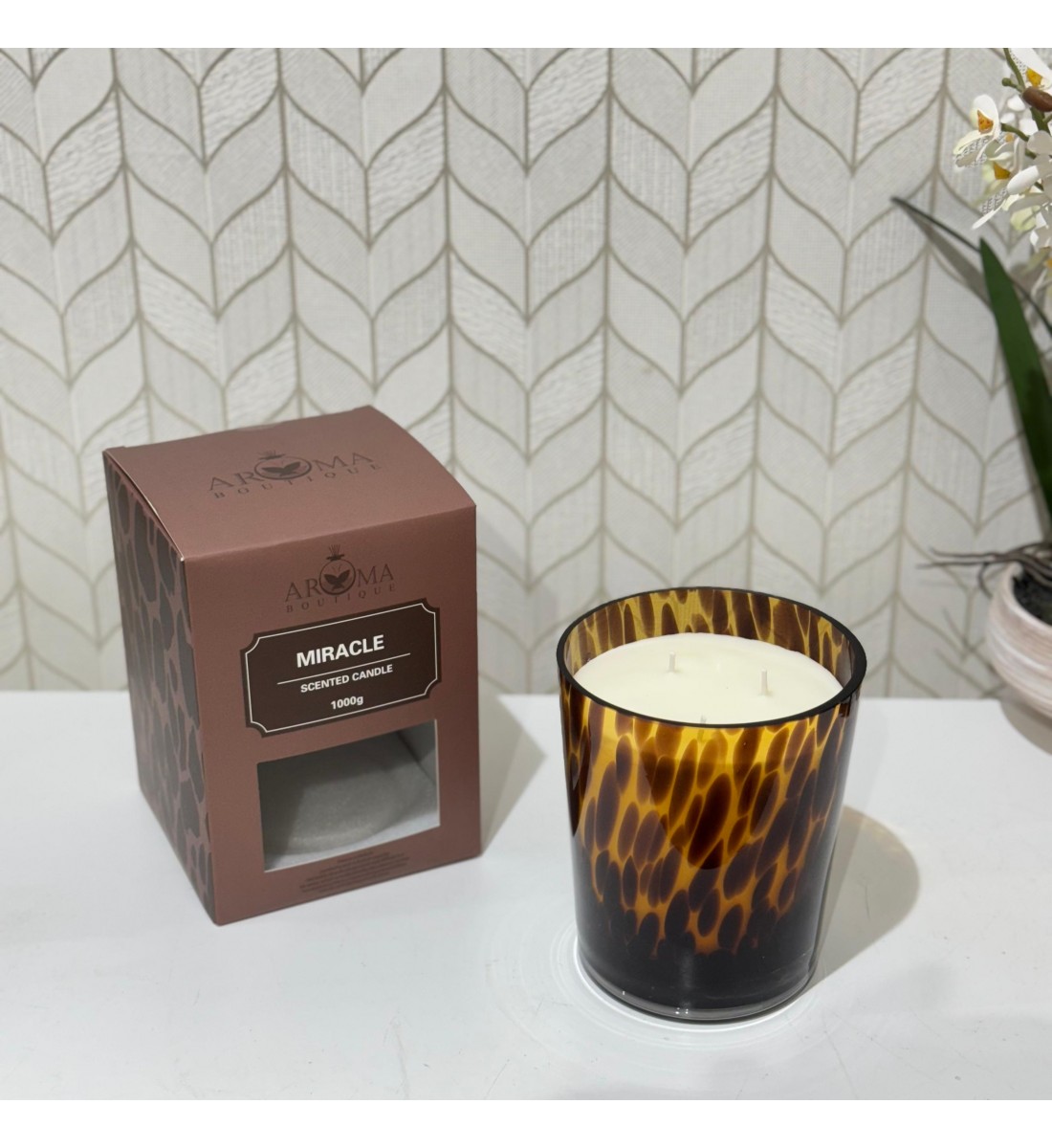 شمعه عطرية زجاج 1000 غرام برائحه ( MIRACLK) SCENTED CANDLE