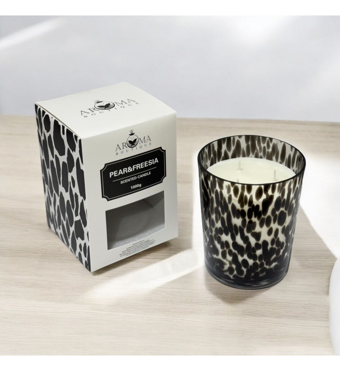 شمعه عطرية زجاج 1000 غرام برائحه (  PEAR&FREESIL) SCENTED CANDLE