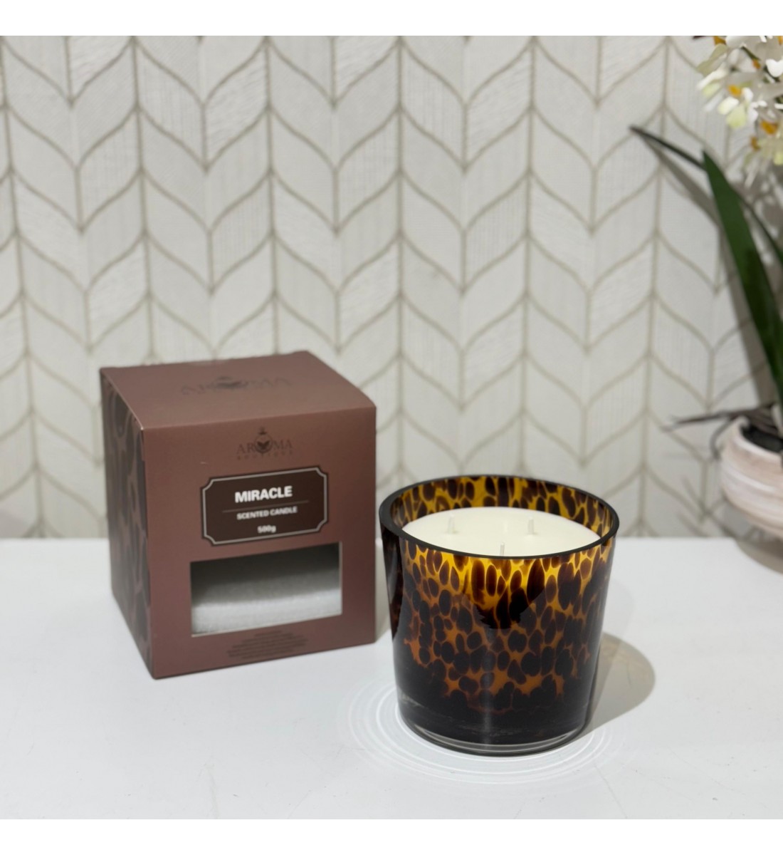 شمعه عطرية زجاج 500 غرام برائحه ( MIRACLK) SCENTED CANDLE