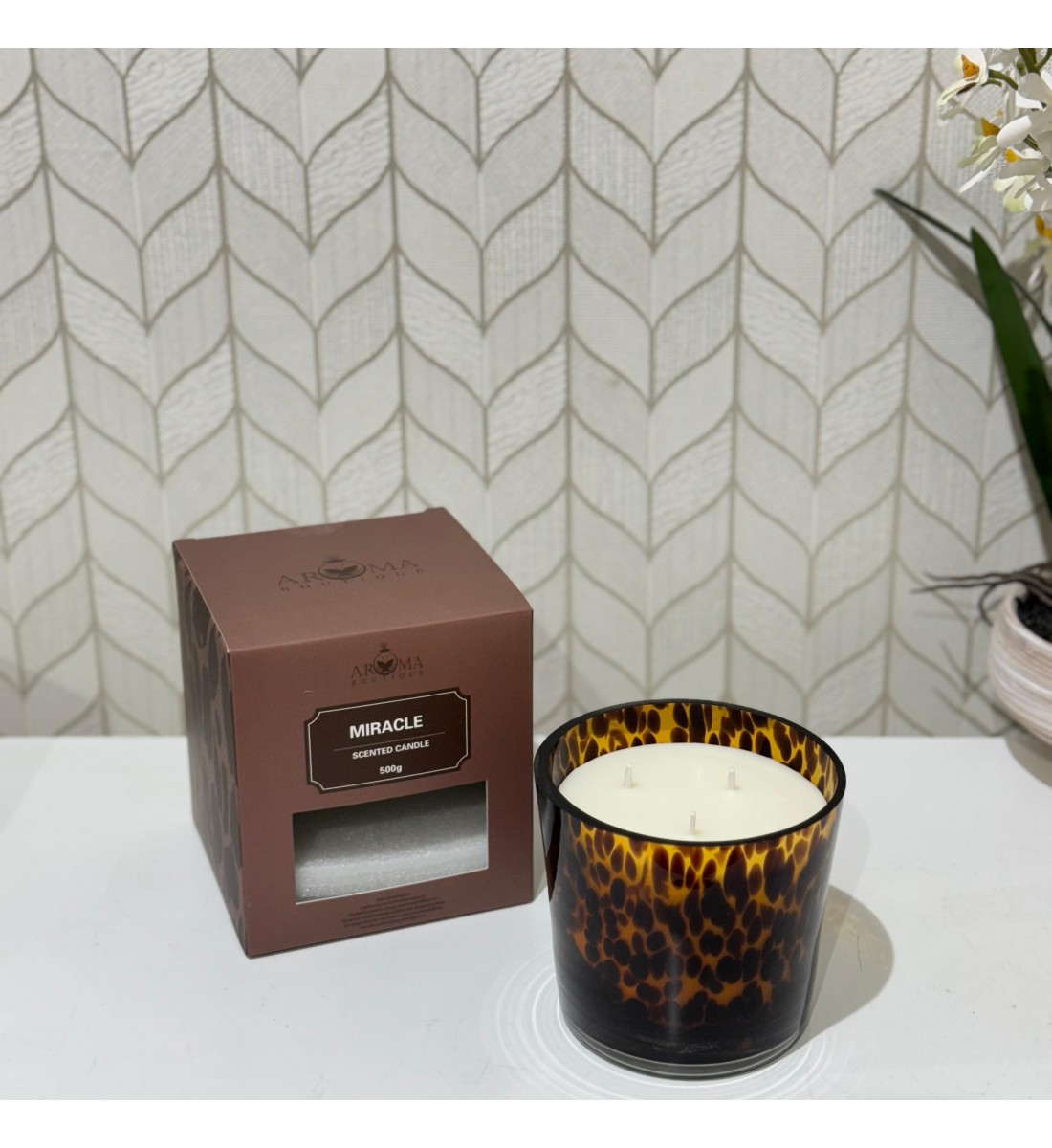 شمعه عطرية زجاج 500 غرام برائحه ( MIRACLK) SCENTED CANDLE