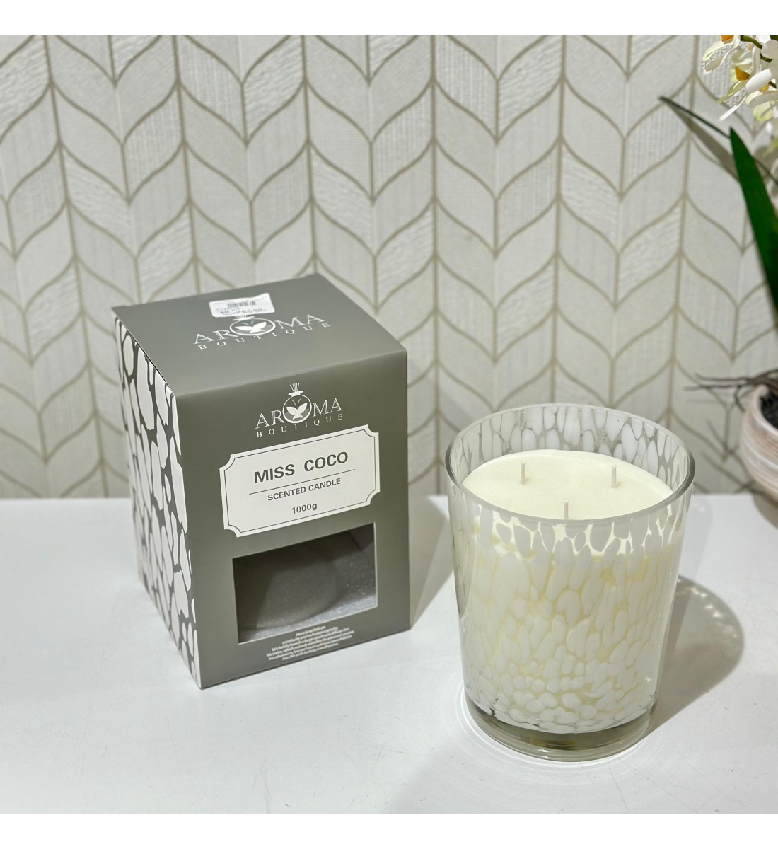 شمعه عطرية زجاج 1000 غرام برائحه ( MISS COCO)  SCENTED CANDLE