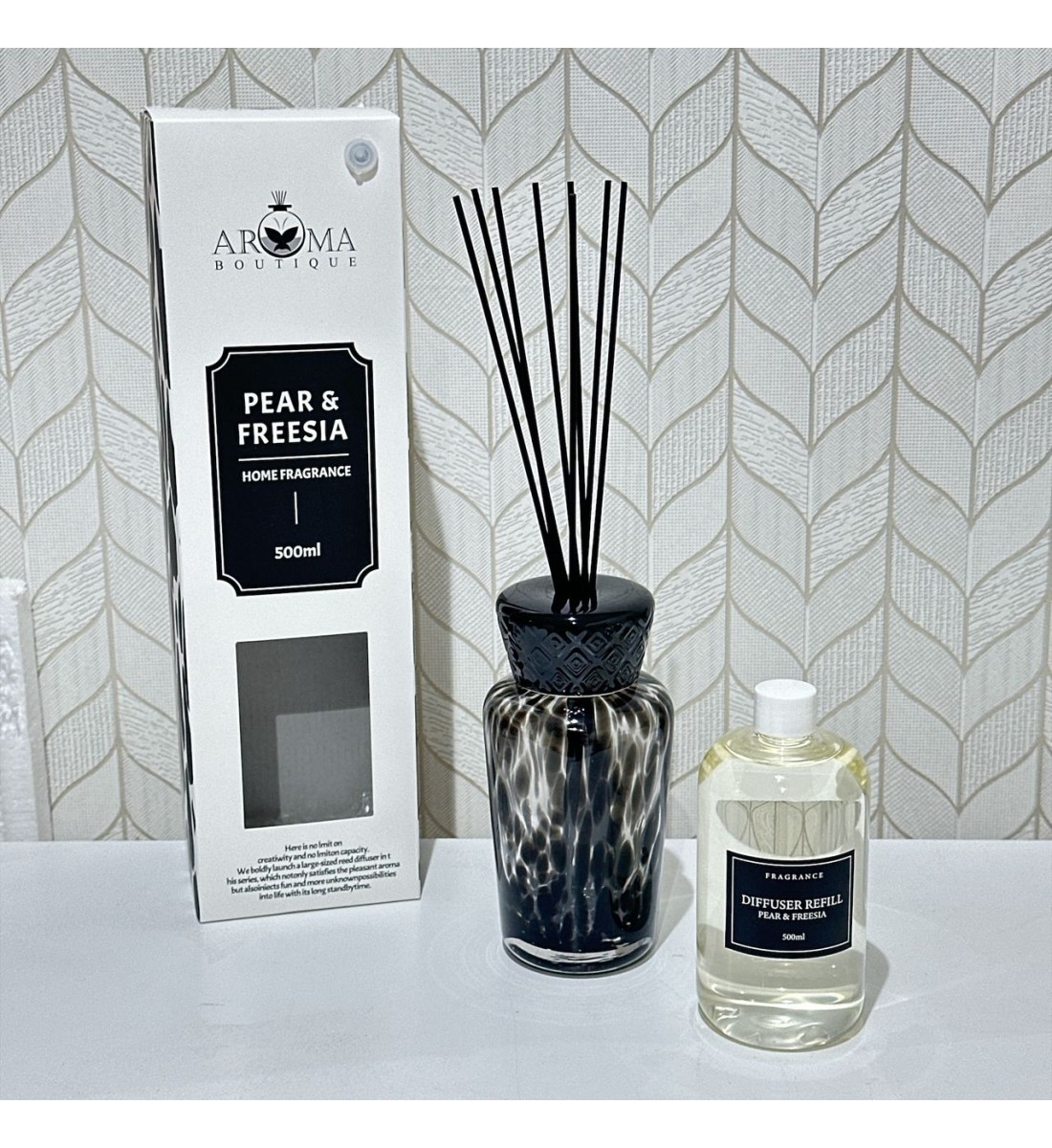 فواحه عطرية مع عيدان زجاج 500مل  برائحه ( PEAR&FREESIL) HOME FRAGRANCE